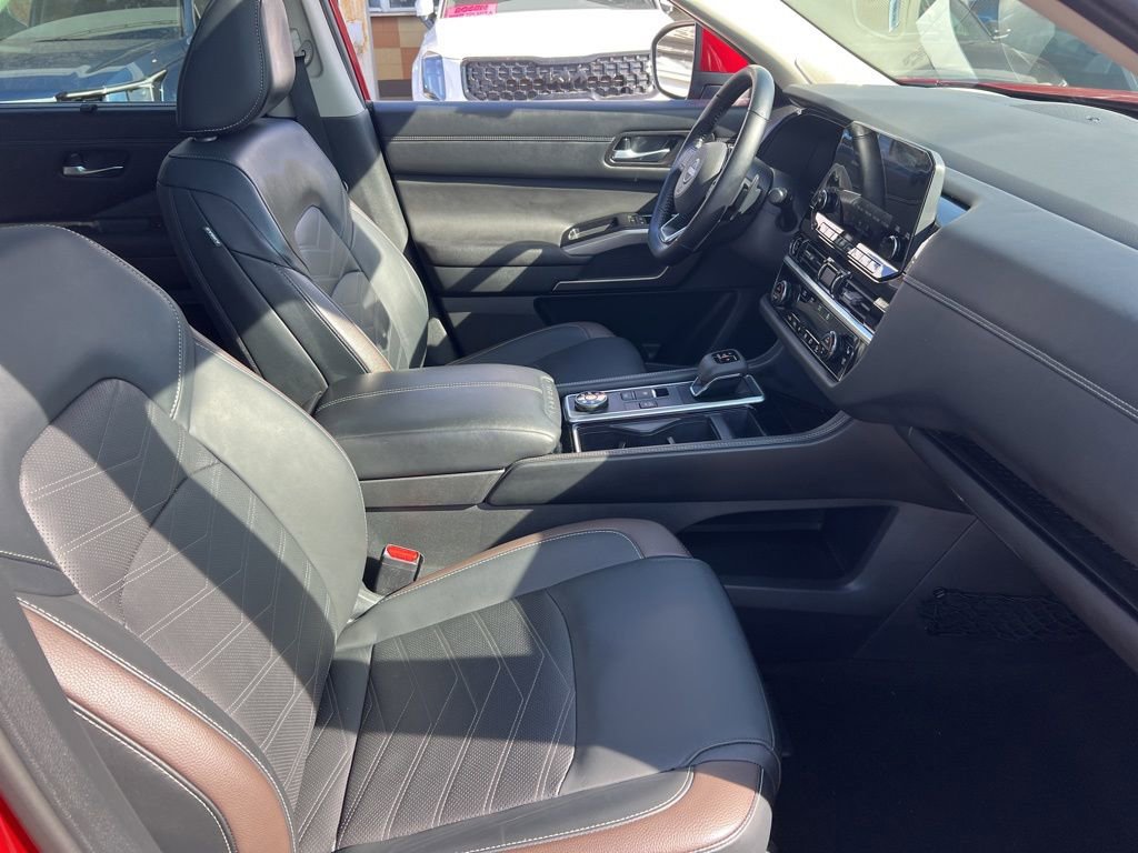 Certified 2024 Nissan Pathfinder Platinum AWD/4WD image 22