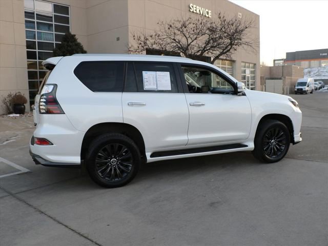 Used 2023 Lexus GX 460 Premium w/ Accessory Package image 6