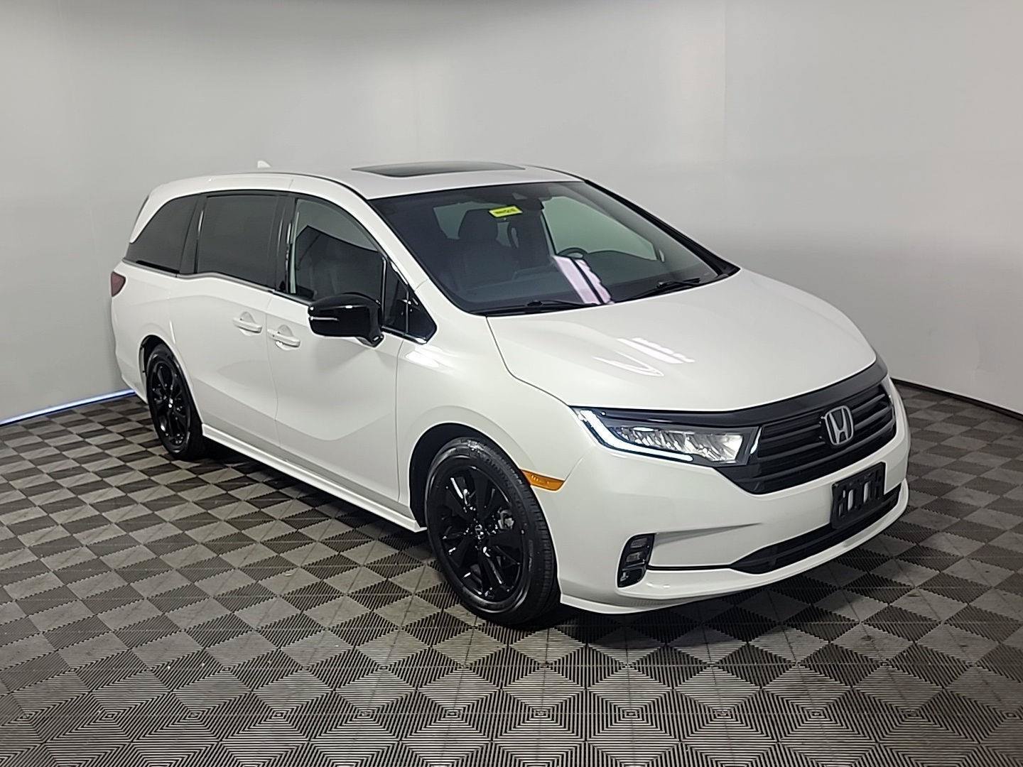 Certified 2023 Honda Odyssey Sport image 2