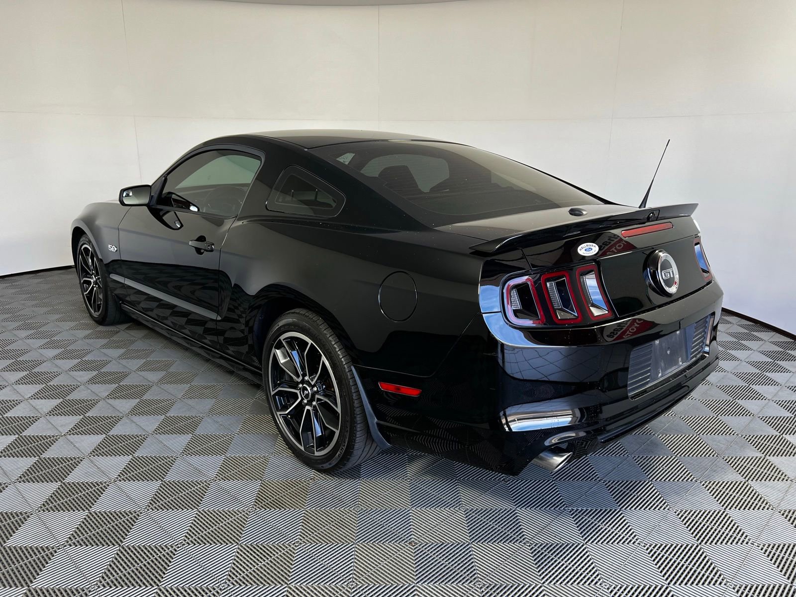 Used 2013 Ford Mustang GT Premium w/ Electronics Pkg RWD image 6