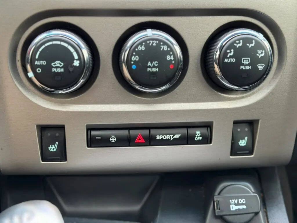 Used 2012 Dodge Challenger SRT8 RWD image 21