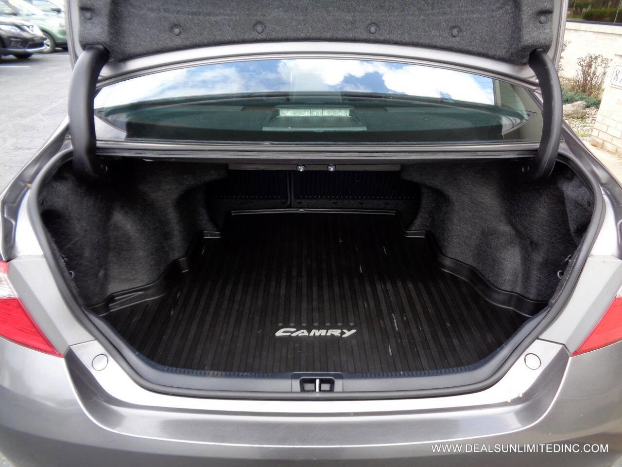 Used 2016 Toyota Camry SE FWD image 16