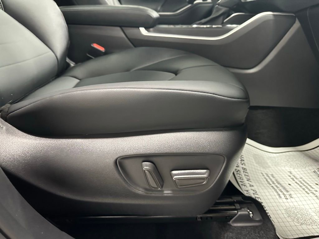 Used 2025 Toyota Highlander XLE image 64