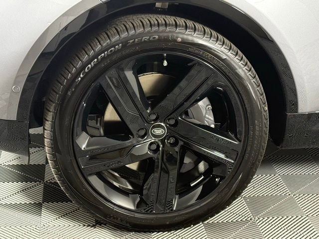 New 2026 Land Rover Discovery Limited Edition image 14