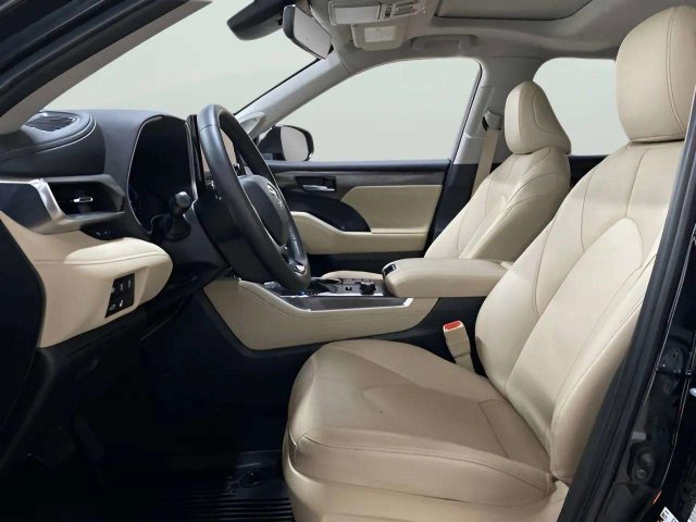 Used 2024 Toyota Highlander Limited AWD/4WD image 17