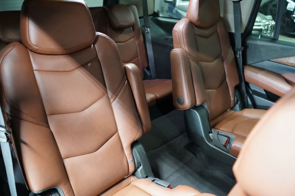 Used 2020 Cadillac Escalade Premium Luxury RWD image 21