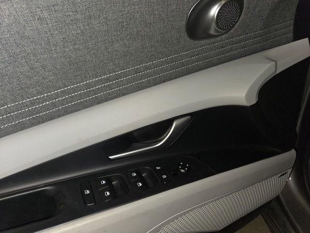 Used 2023 Hyundai Elantra Limited w/ Cargo Package image 13