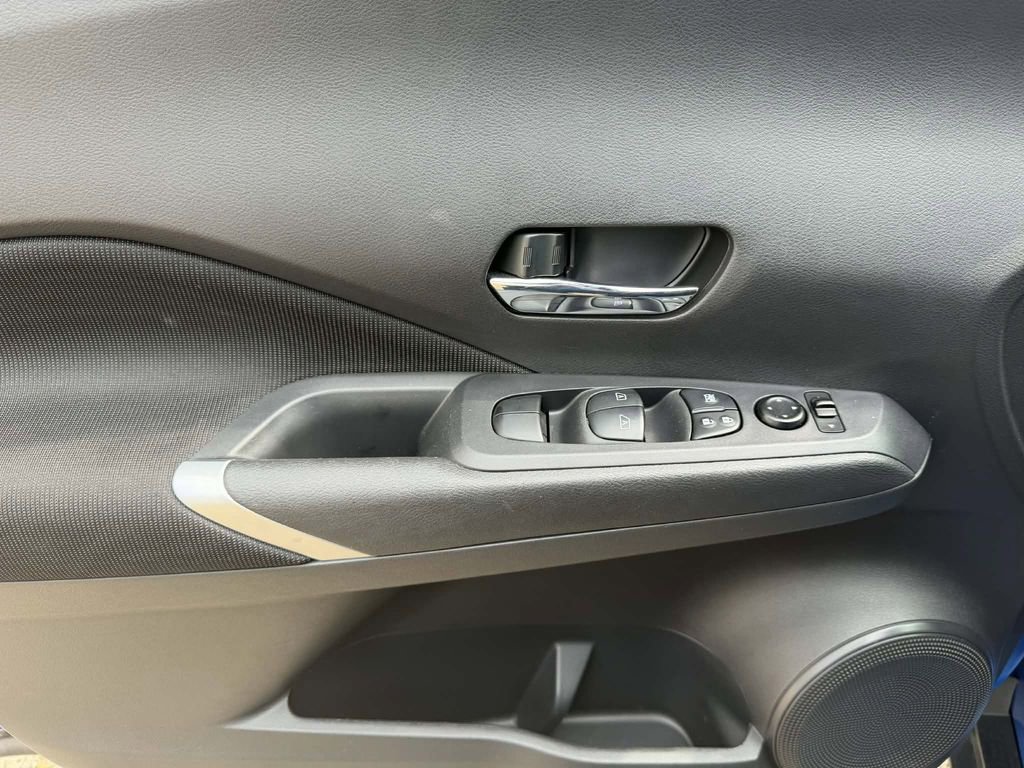 Used 2021 Nissan Kicks SV FWD image 6