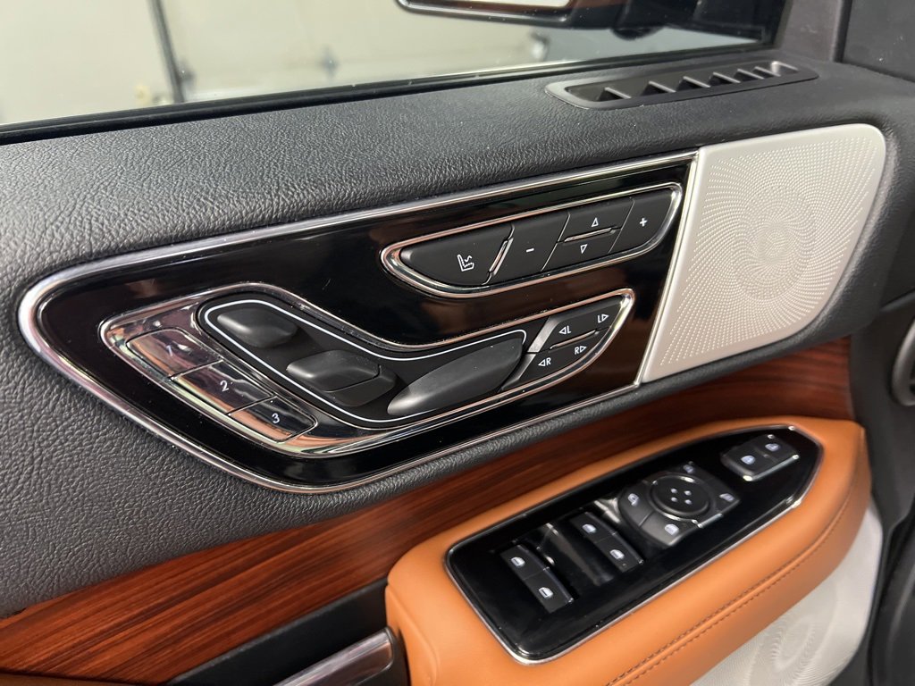 Used 2020 Lincoln Navigator Reserve w/ Luxury Package image 27