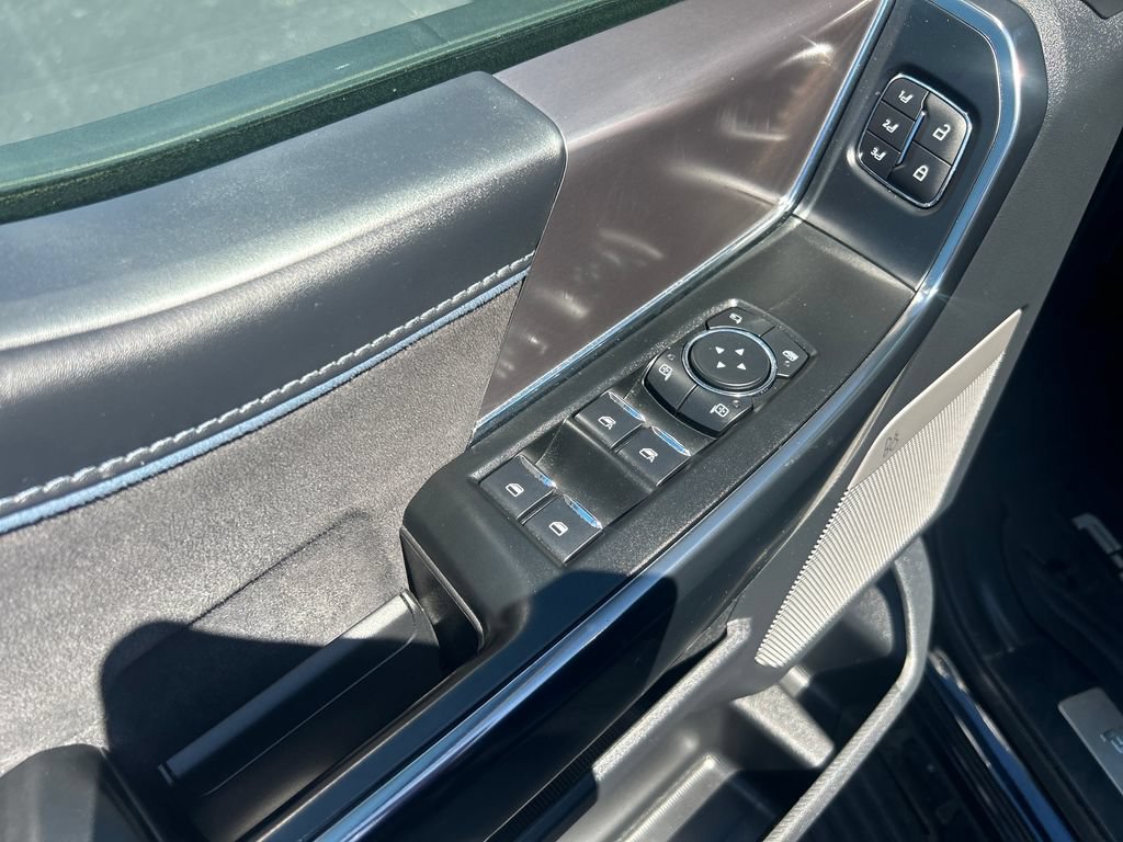 Used 2025 Ford F150 Platinum AWD/4WD image 14