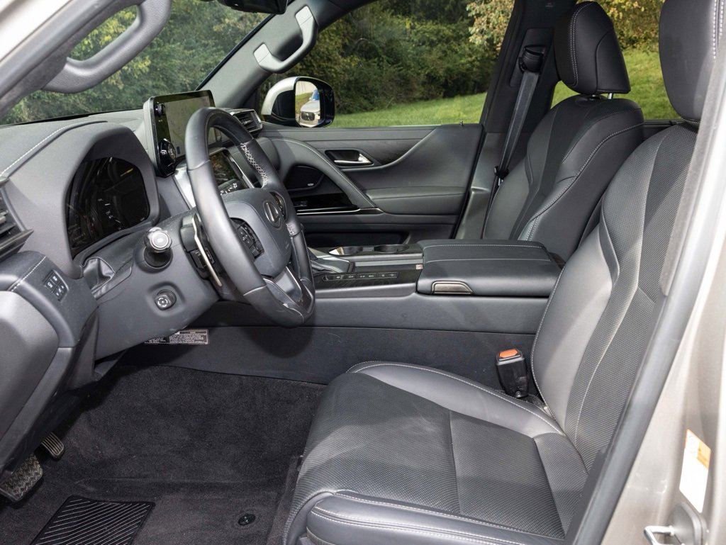 Used 2024 Lexus LX 600 4WD w/ Luxury Package image 20