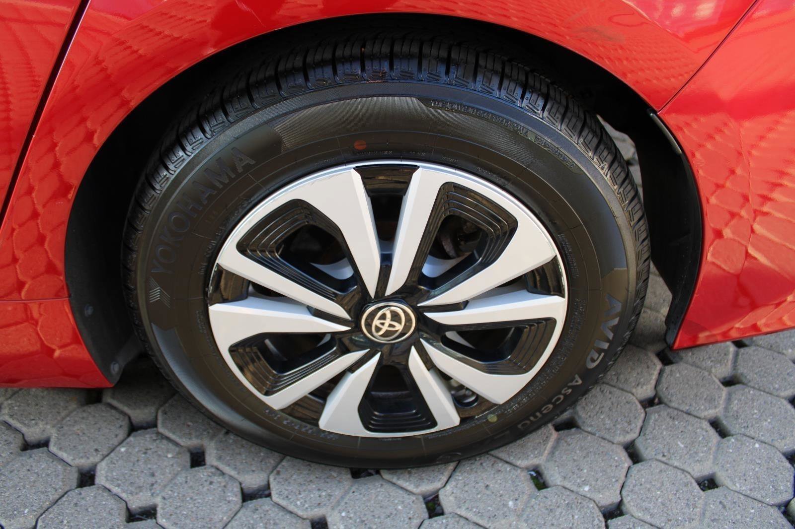 Used 2018 Toyota Prius Prime Plus image 12