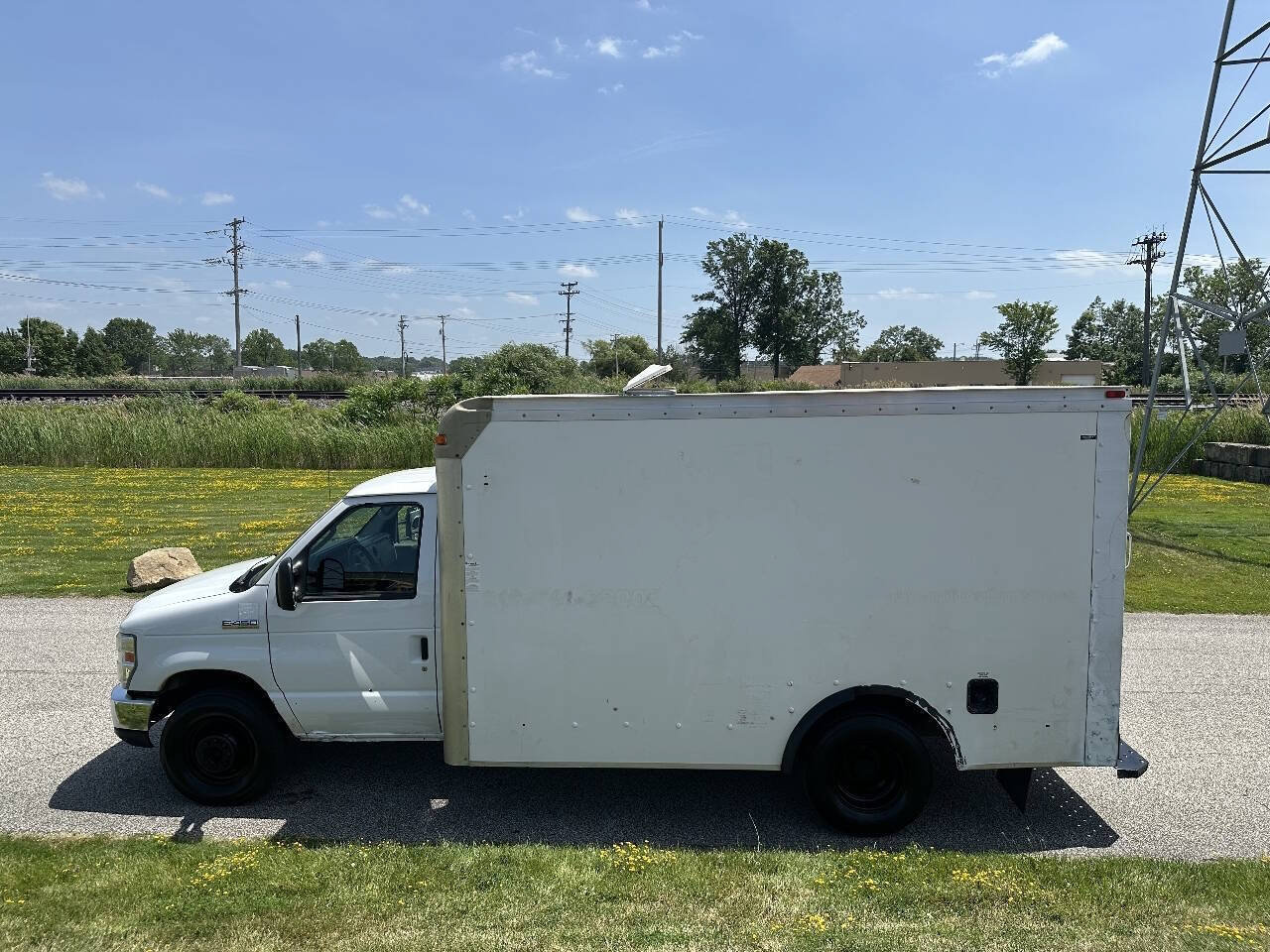 Used 2013 Ford E-450 and Econoline 450 Super Duty RWD image 3