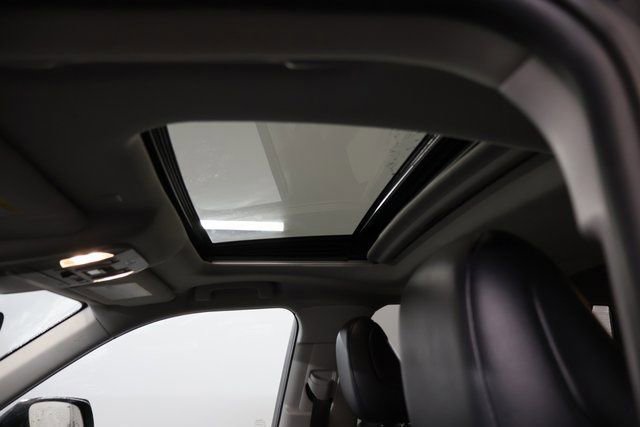 Used 2021 Toyota Highlander XLE AWD/4WD image 12