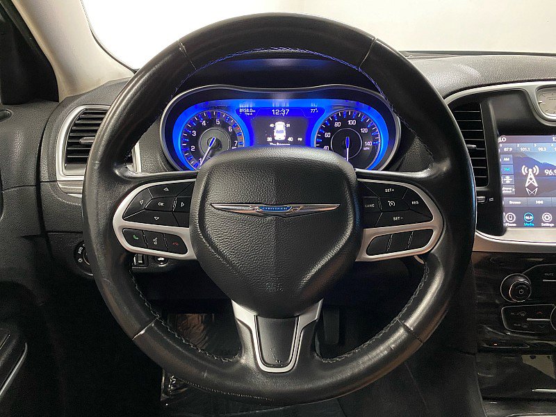 Used 2022 Chrysler 300 Touring w/ Sport Appearance Package image 17