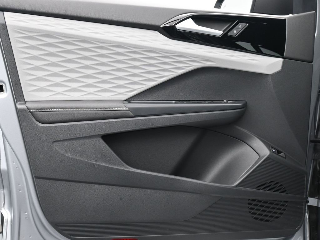 Used 2024 Volkswagen Taos S image 9