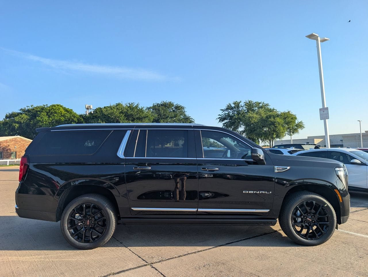 New 2026 GMC Yukon XL Denali w/ Sun & Power Step Package RWD image 3