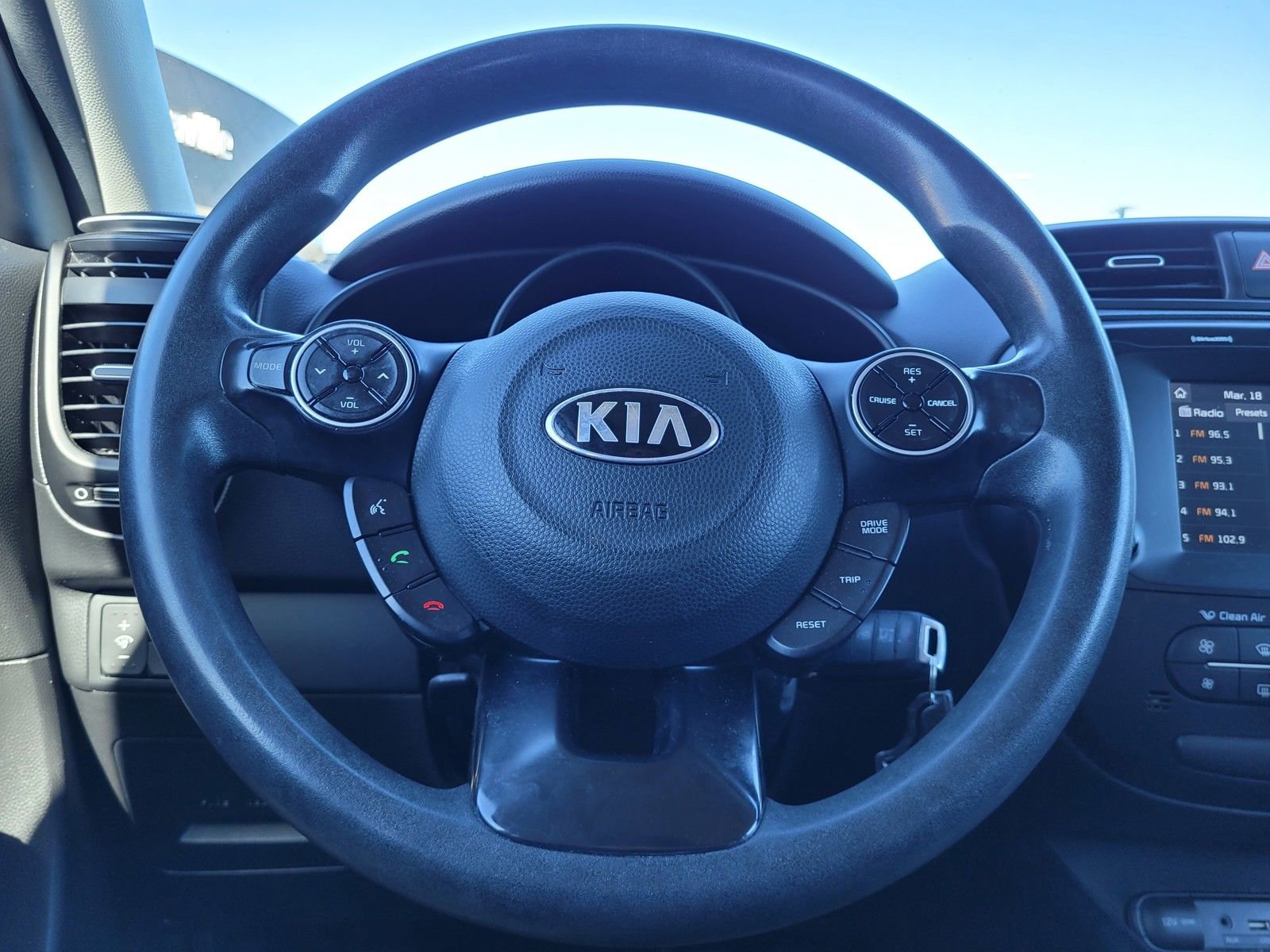 Used 2018 Kia Soul + image 32