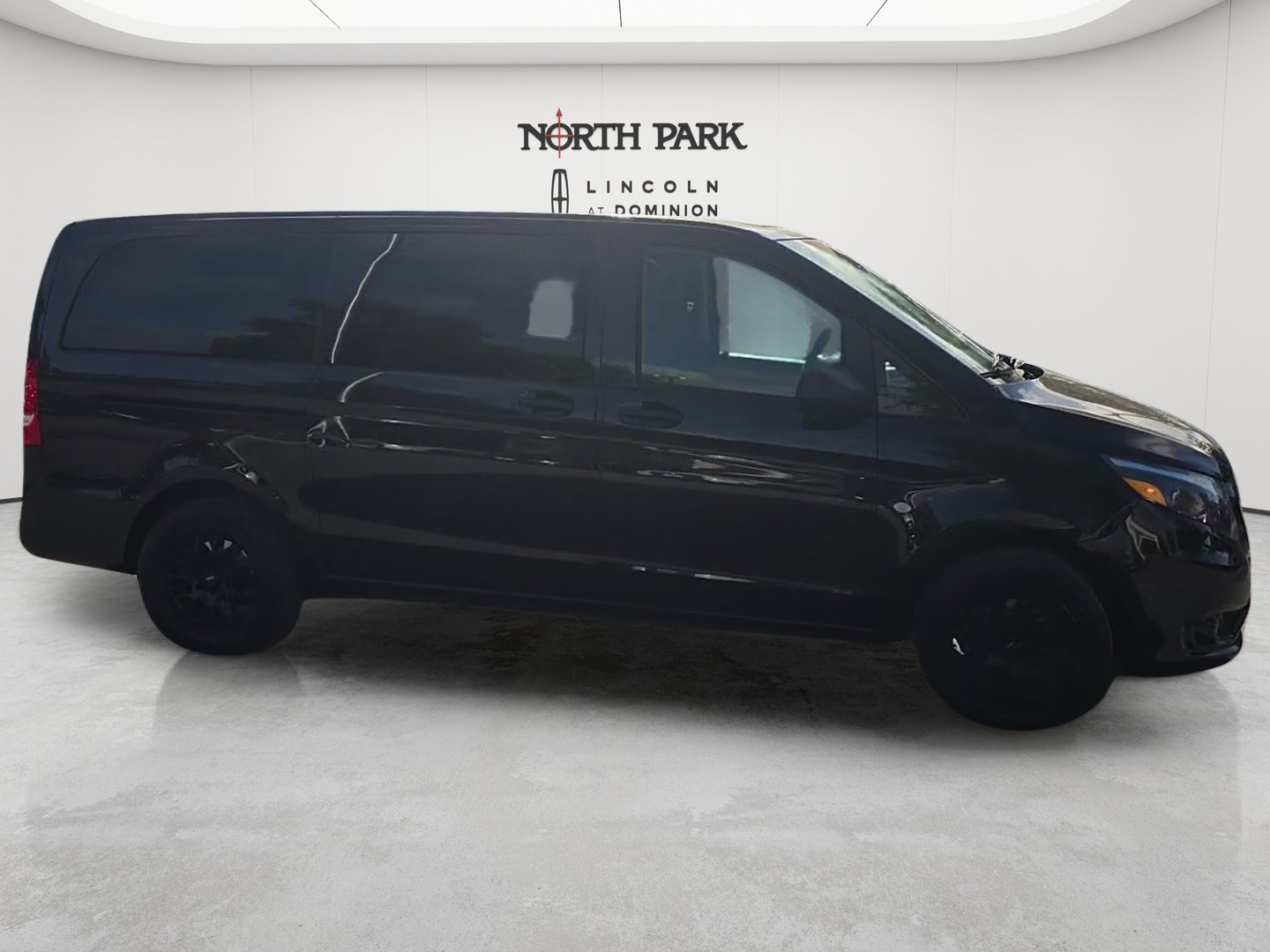 Used 2019 Mercedes-Benz Metris Passenger image 4