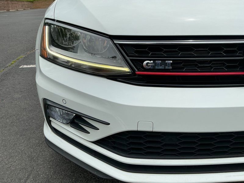 Used 2017 Volkswagen Jetta GLI FWD image 2