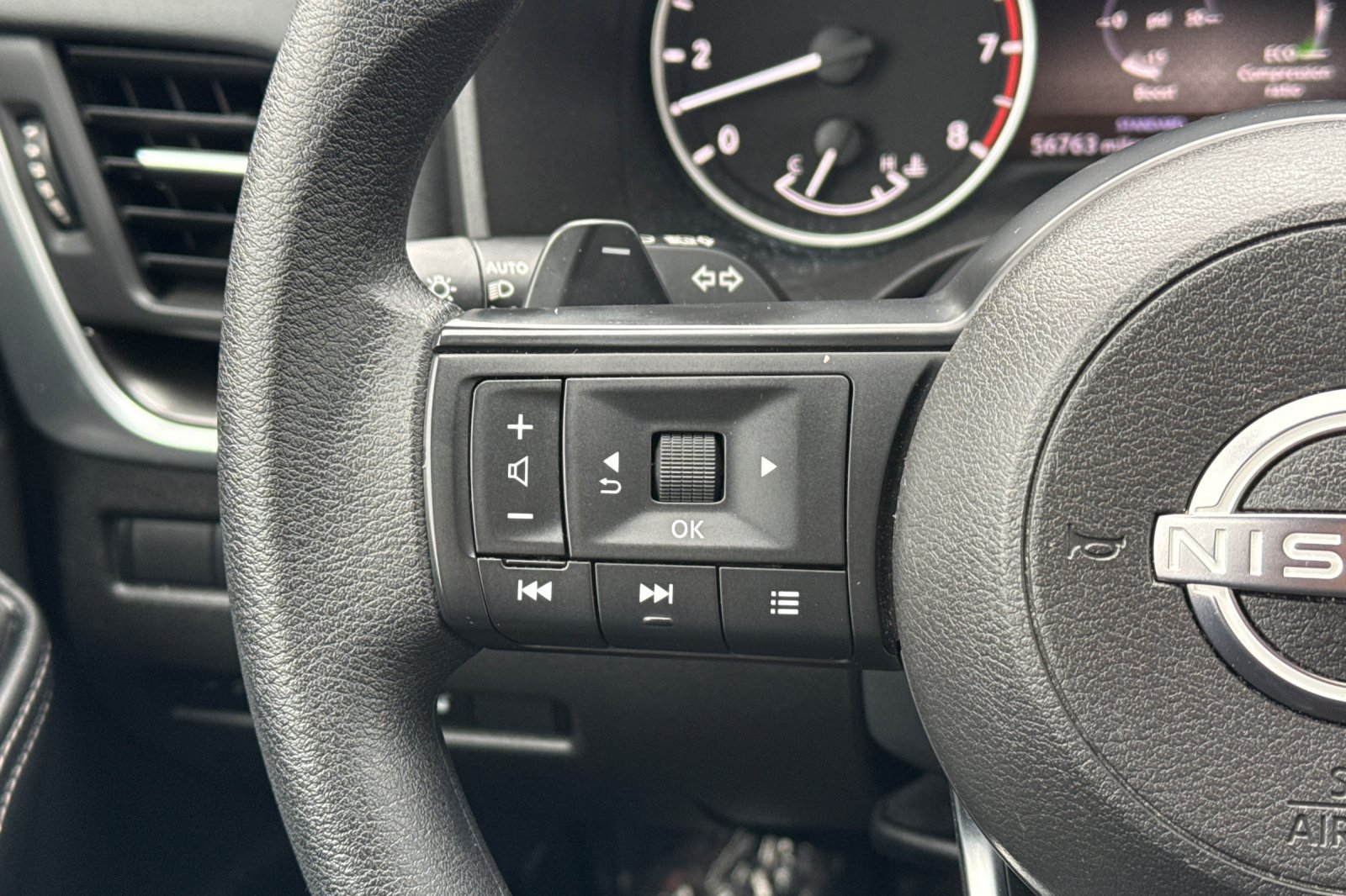 Certified 2024 Nissan Rogue SV FWD image 31
