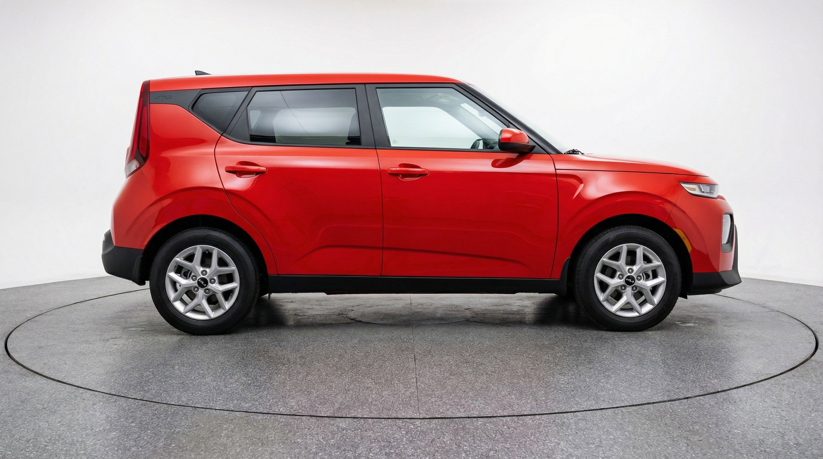 Used 2025 Kia Soul LX w/ LX Technology Package FWD image 11