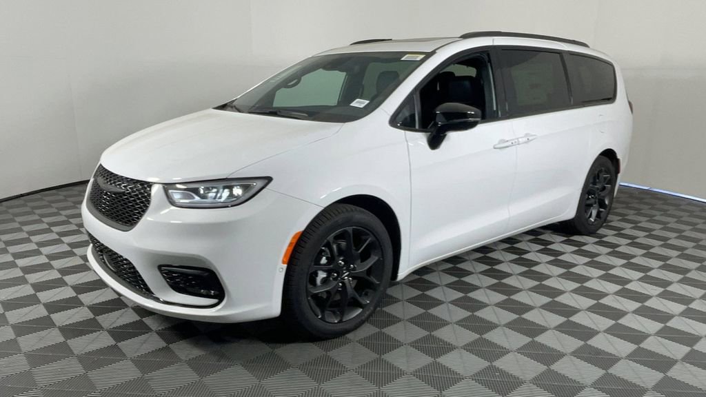 New 2025 Chrysler Pacifica Limited image 8