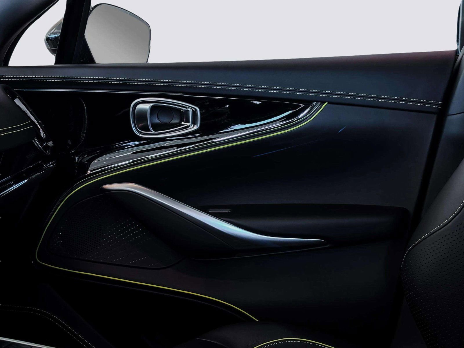 New 2026 Aston Martin DBX S image 14