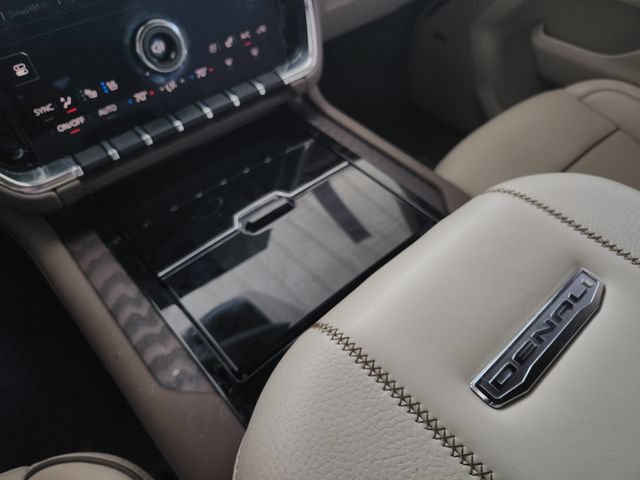 Used 2025 GMC Yukon Denali w/ Sun & Power Step Package RWD image 18