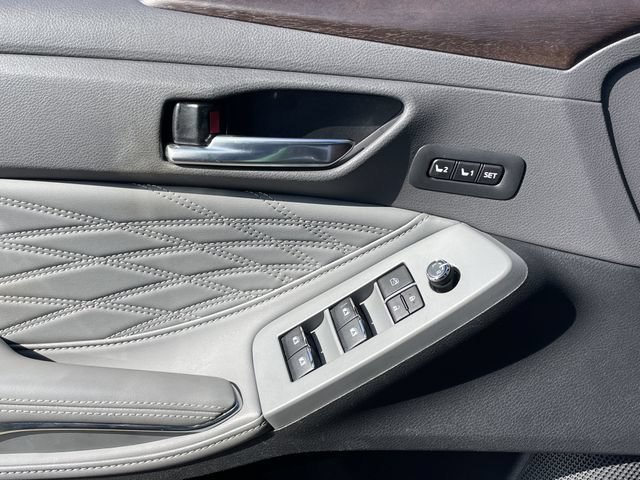Used 2021 Toyota Avalon Limited FWD image 22