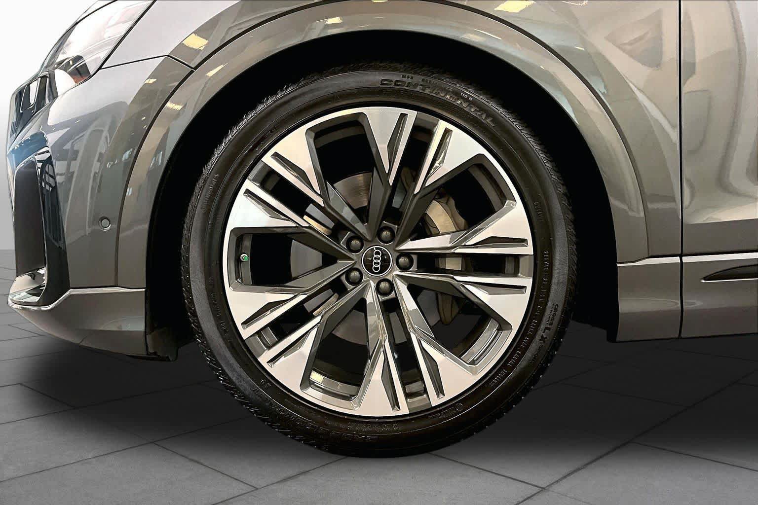 Used 2025 Audi Q8 Prestige w/ Prestige Package AWD/4WD image 10