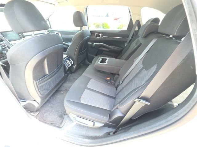 Used 2022 Kia Sorento LX image 24