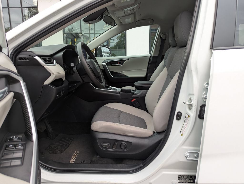 Used 2023 Toyota RAV4 XLE AWD/4WD image 12