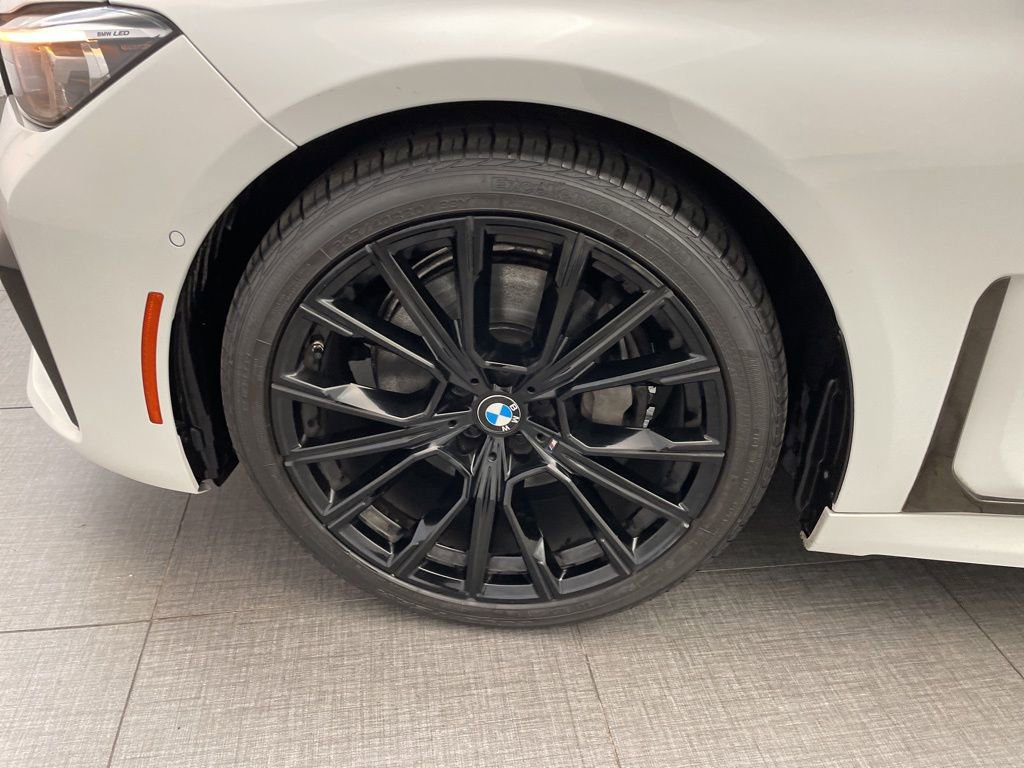 Used 2021 BMW 740i w/ M Sport Package RWD image 10