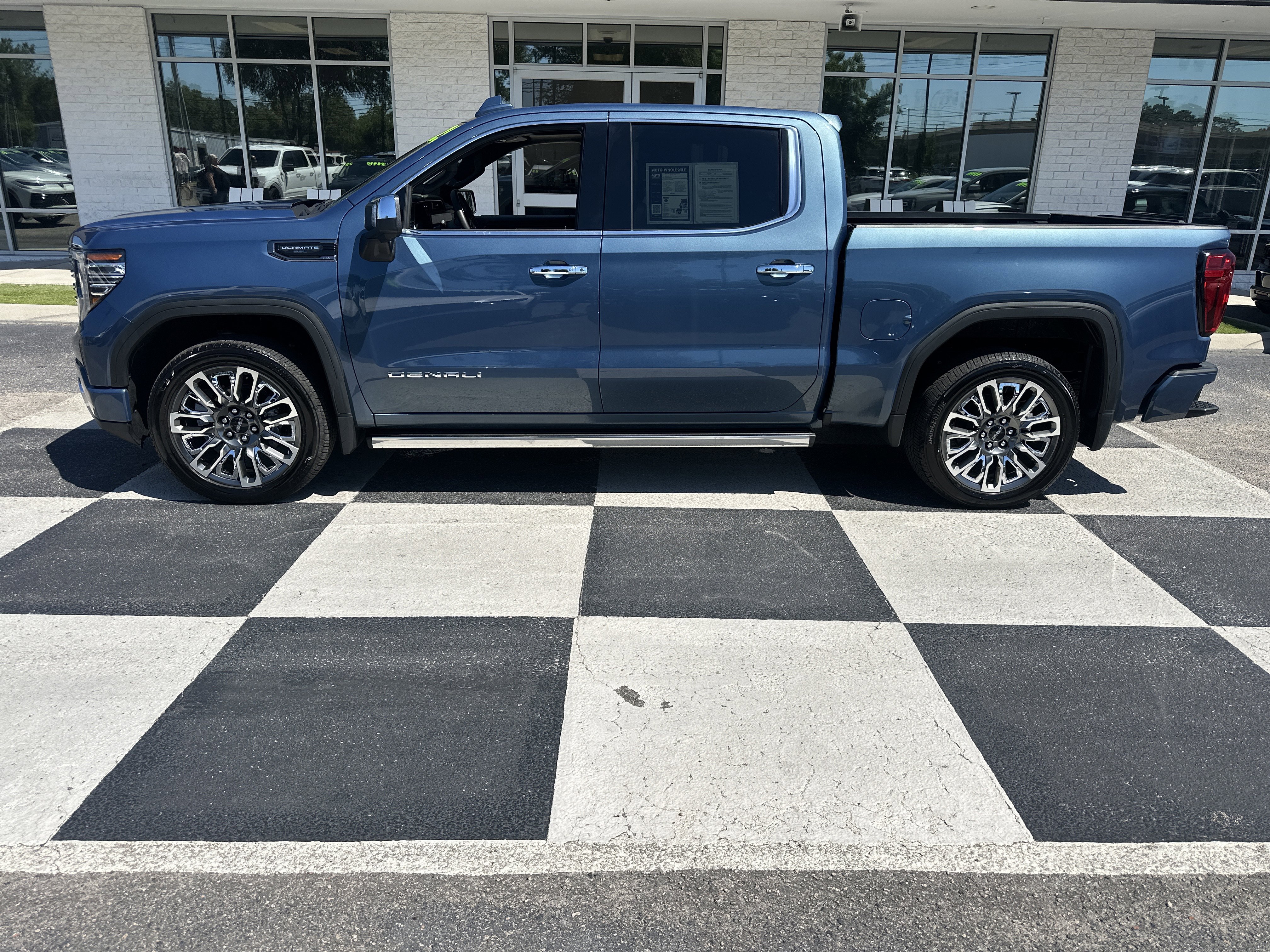 Used 2025 GMC Sierra 1500 Denali Ultimate AWD/4WD image 1