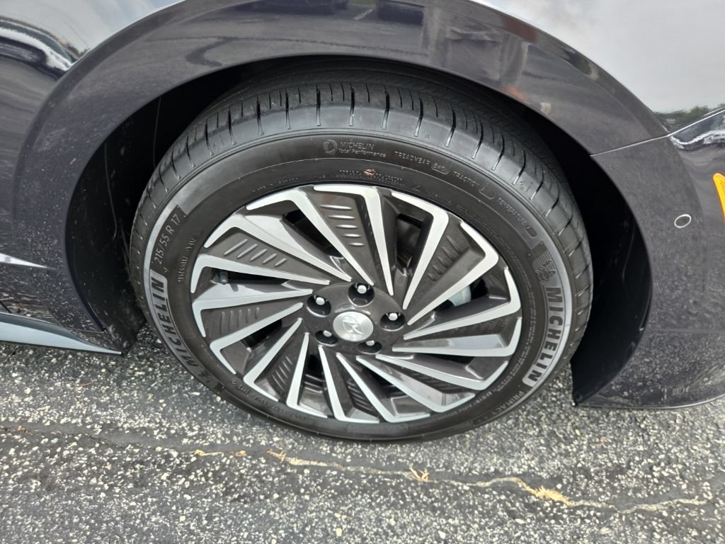 Certified 2023 Hyundai Sonata Limited FWD image 17