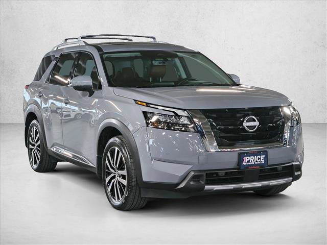 Used 2025 Nissan Pathfinder Platinum AWD/4WD image 3