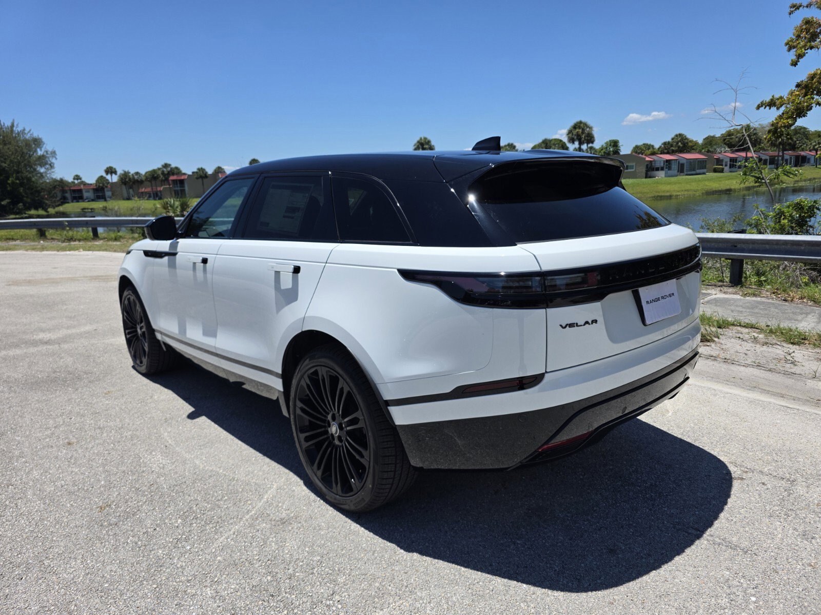 New 2026 Land Rover Range Rover Velar Dynamic SE AWD/4WD image 2