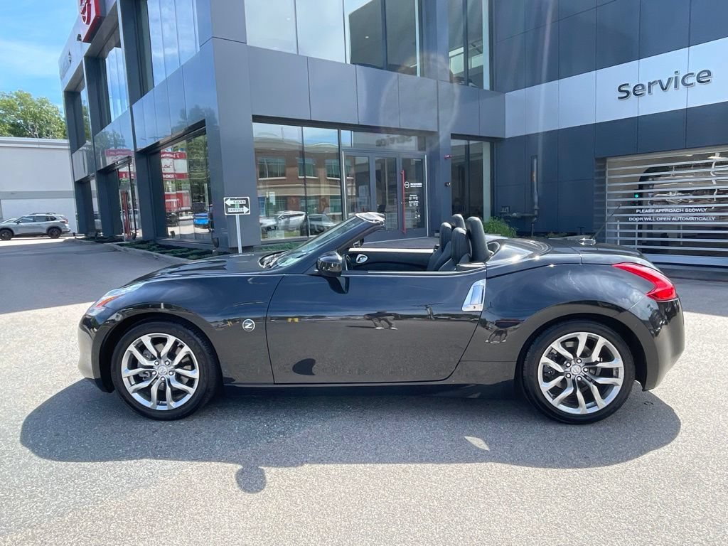 Used 2010 Nissan 370Z Touring RWD image 11