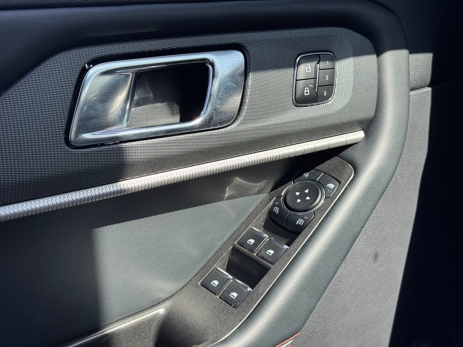 Used 2025 Ford Explorer ST-Line w/ Premium Package RWD image 14