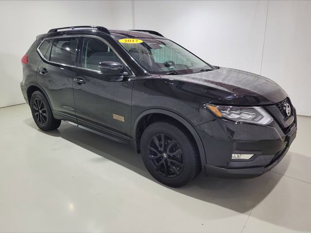 Used 2017 Nissan Rogue SV image 2
