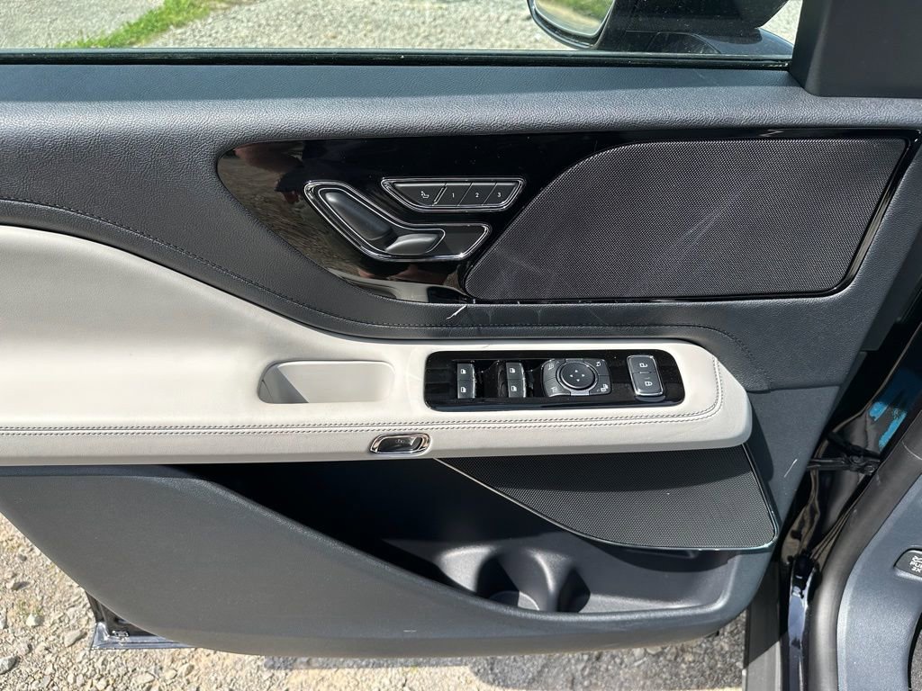 New 2026 Lincoln Aviator AWD image 19