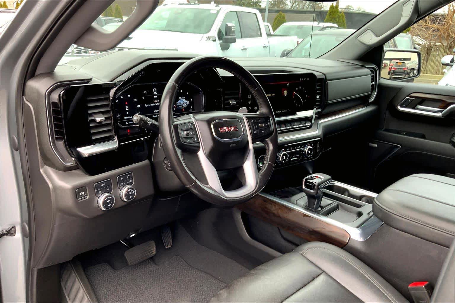Used 2023 GMC Sierra 1500 SLT w/ SLT Premium Package AWD/4WD image 17