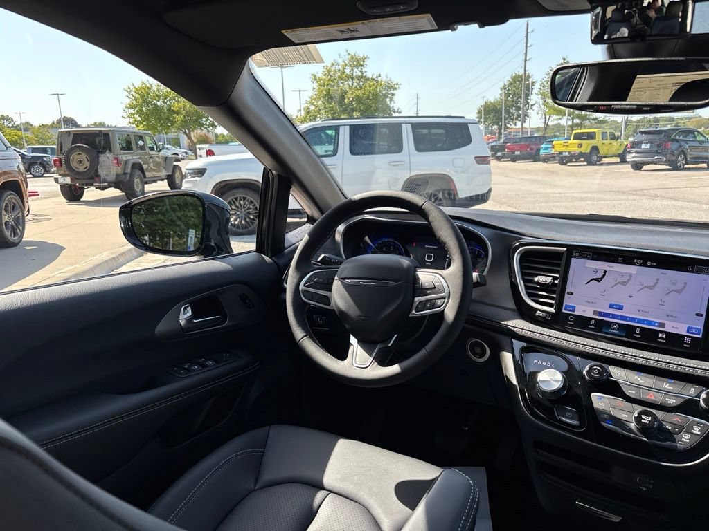 New 2027 Chrysler Pacifica Select FWD image 23