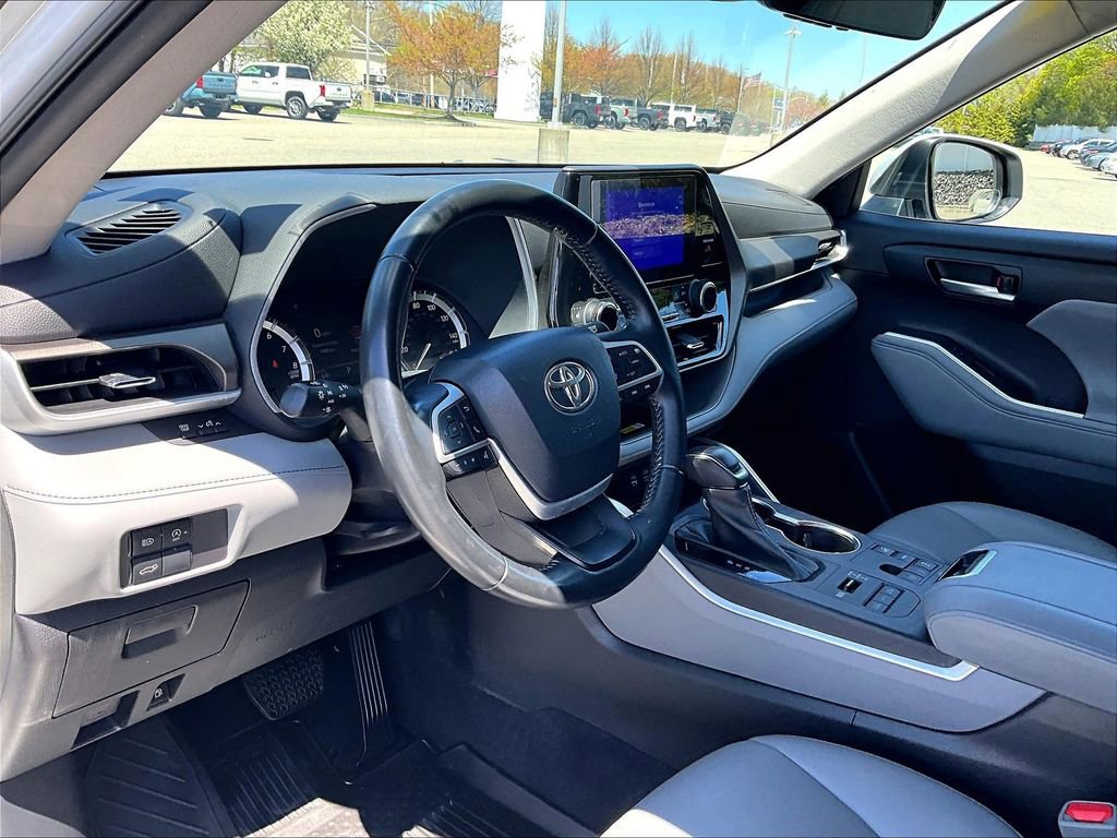 Used 2023 Toyota Highlander XLE AWD/4WD image 8
