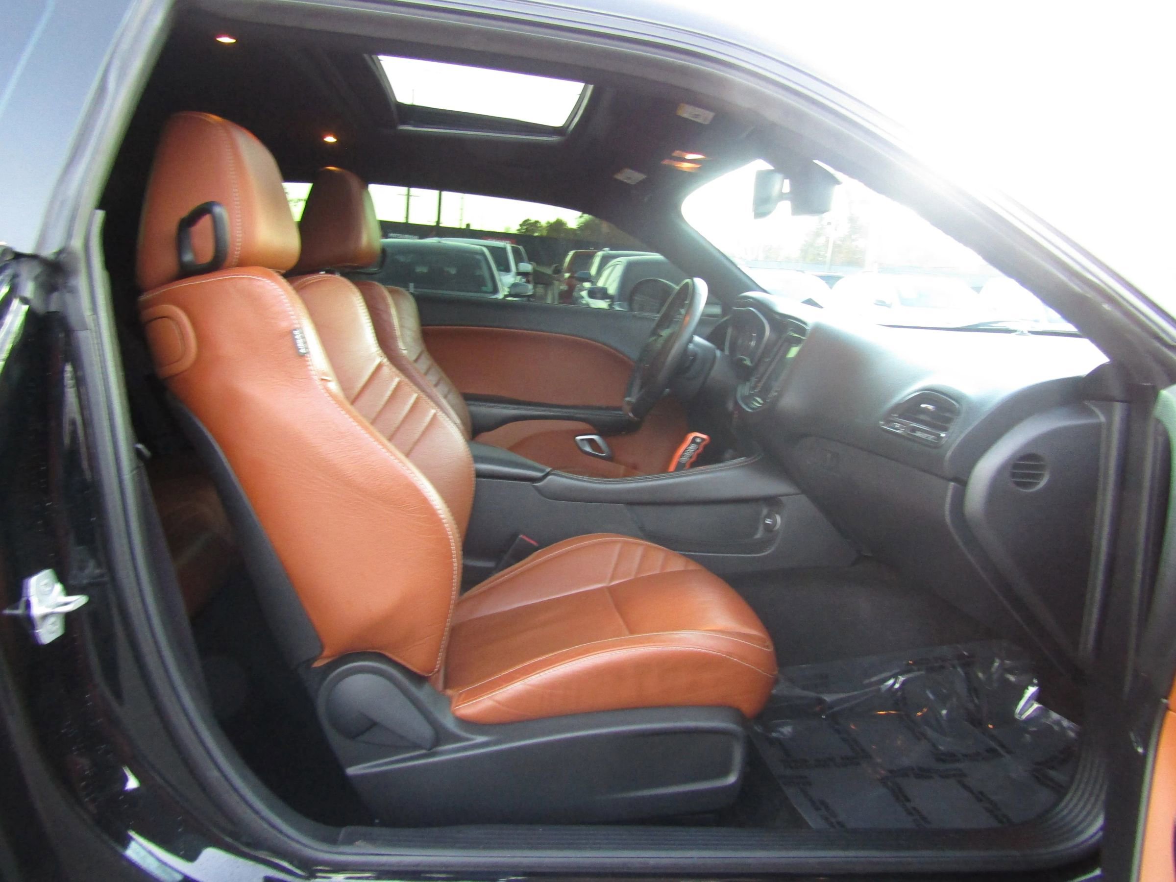 Used 2015 Dodge Challenger SRT w/ Technology Group image 11