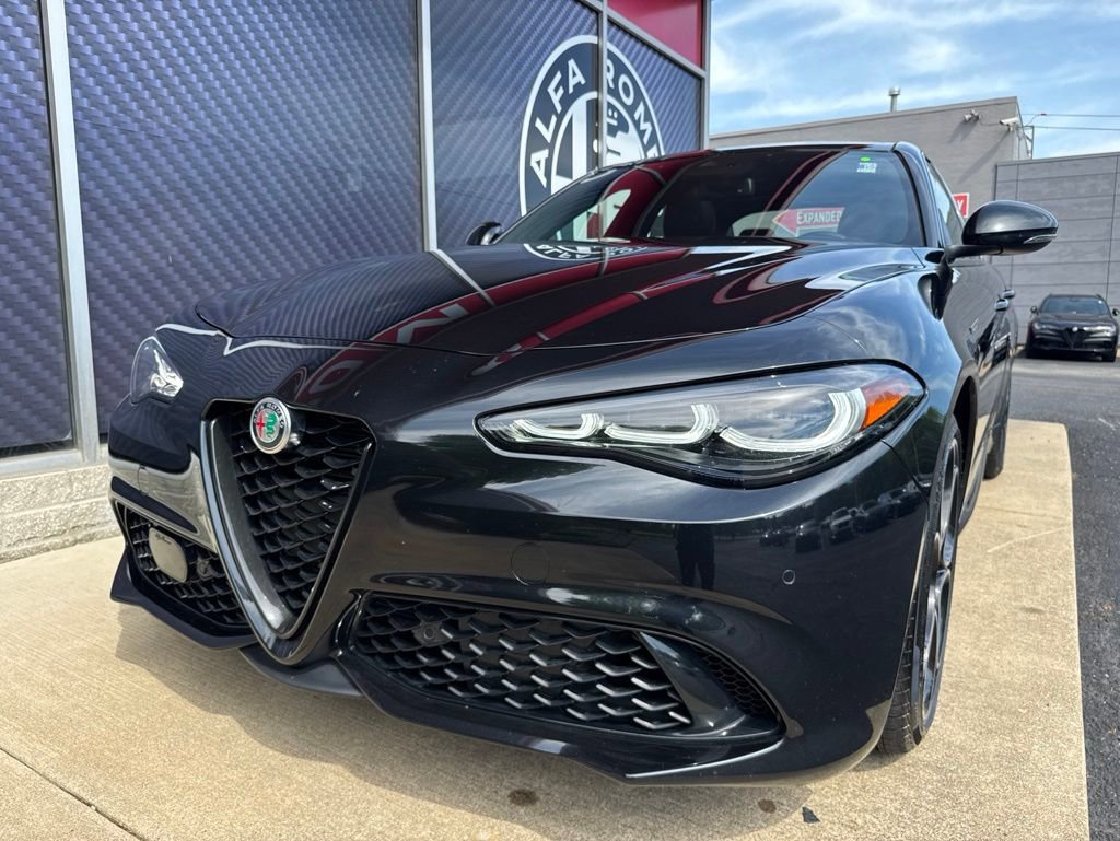 Used 2024 Alfa Romeo Giulia AWD image 25