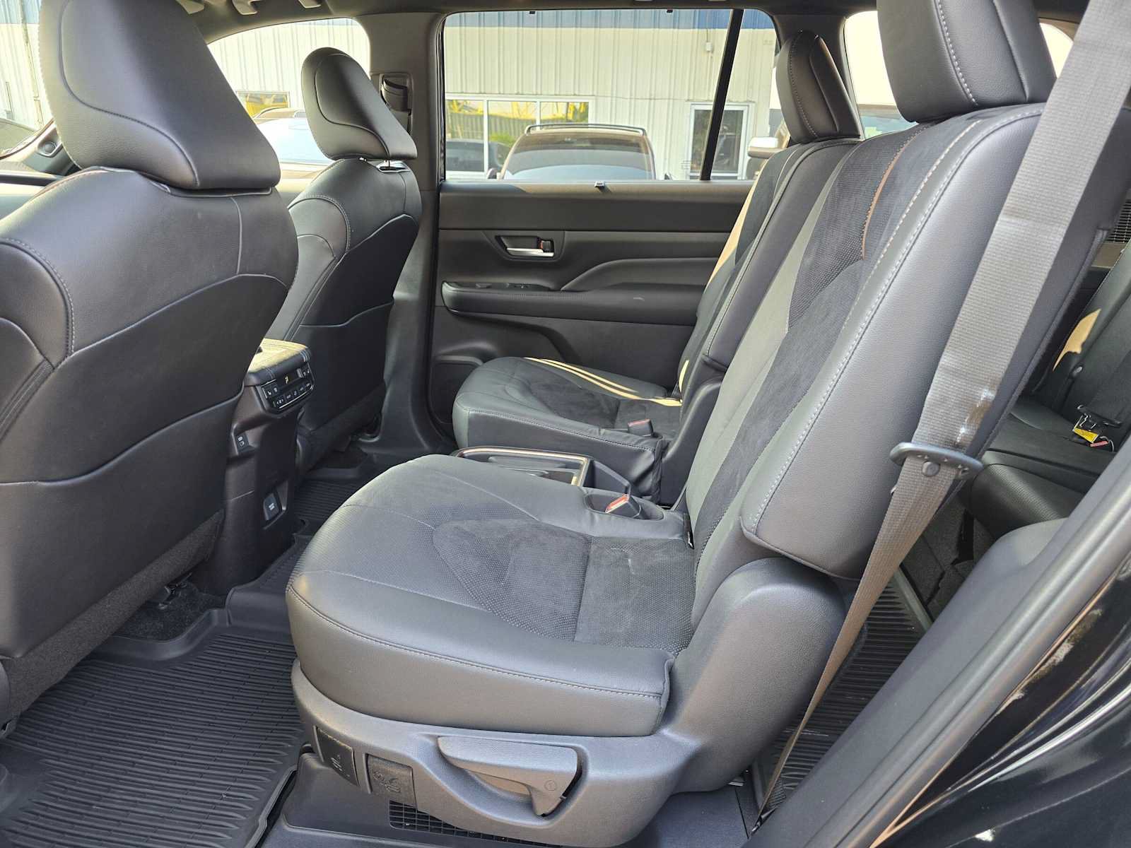 Used 2025 Toyota Grand Highlander AWD Hybrid image 15