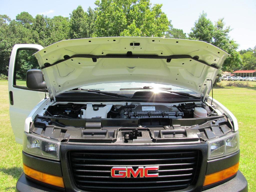 Used 2022 GMC Savana 3500 Extended w/ Driver Convenience Package image 40