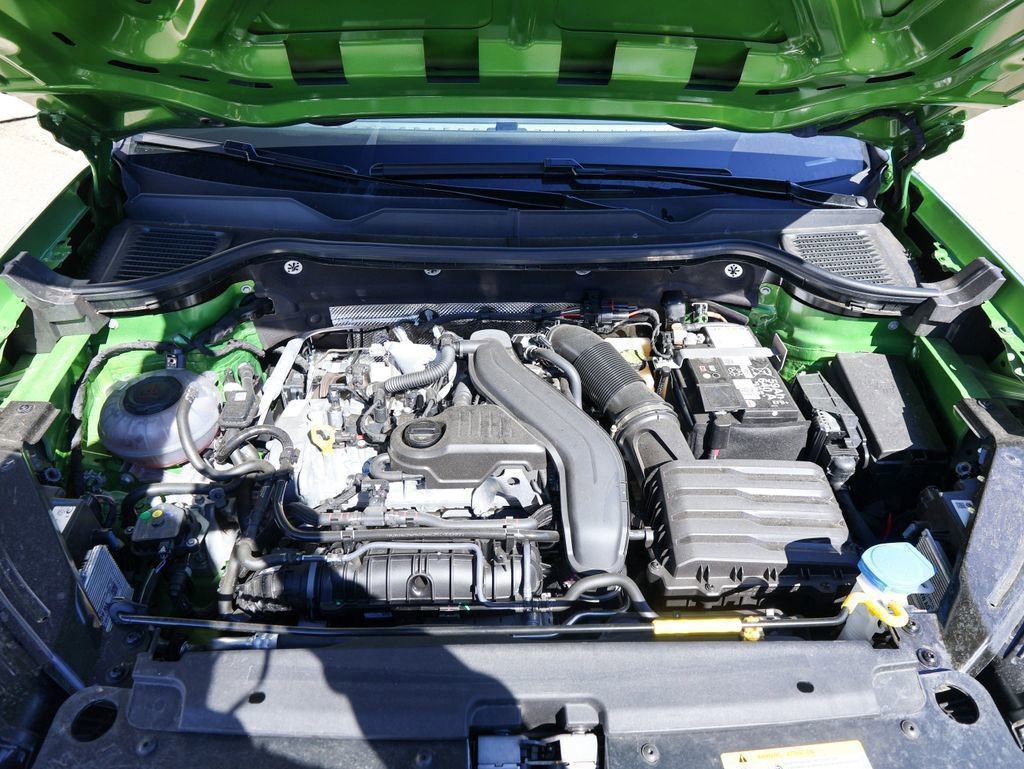 Certified 2025 Volkswagen Taos SE image 29